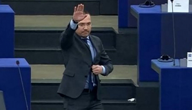 Депутатът Ангел Джамбазки посред европейския парламент се изяви като нацист