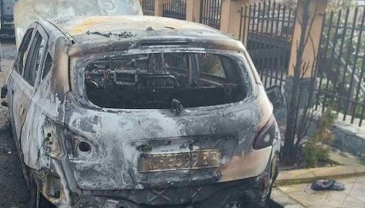 Двата лични автомобила на бившия директор на полицията в Кюстендил