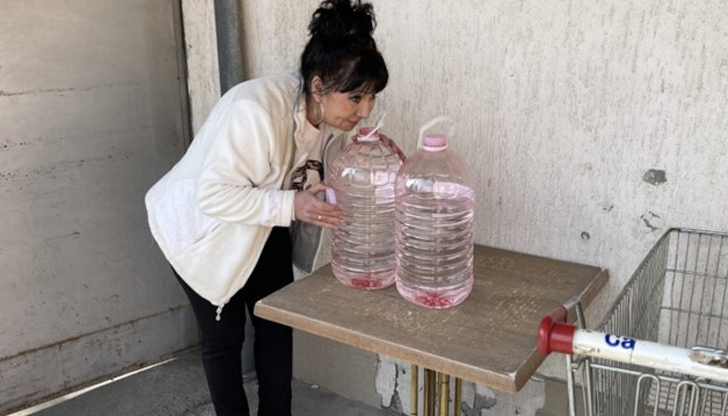 Те са били собственост на дистрибутора, който зареждал магазина с