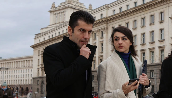 Държавното обвинение иска повече подробности за лицата, които премиерът е