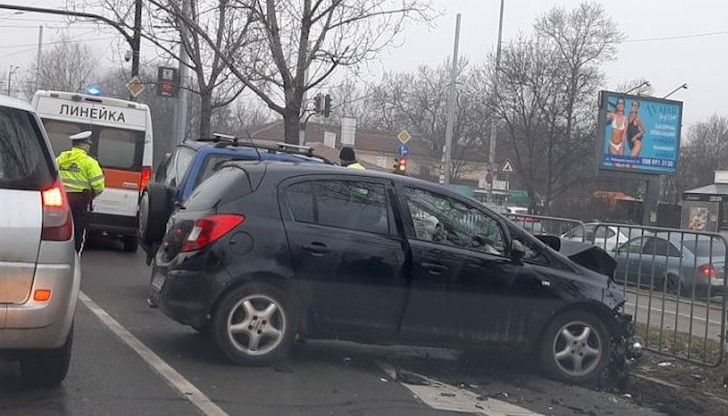 Тежка катастрофа е станала тази сутрин на кръстовището на булевардите