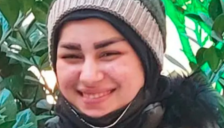 Тя е омъжена насила за собствения си братовчед, ражда детето