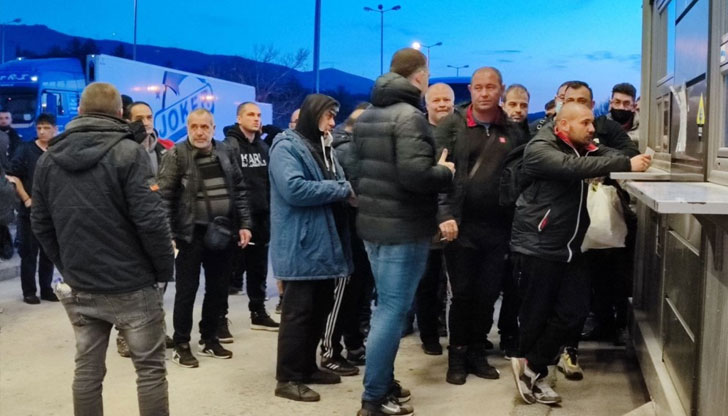 Част от сънародниците ни, спасени от пожара на ферибота край