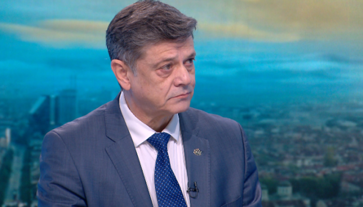 "Българската авиация и армията страдат от голям недоимък и това