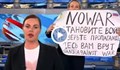 Руска журналистка бе арестувана след като се появи в ефир с плакат срещу войната