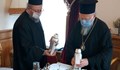 Русенският митрополит Наум поднесе на Вселенския патриарх Вартоломей дар - розово масло