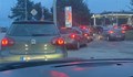 Паника! Опашки се извиха пред бензиностанции в цяла България