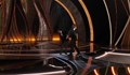 Уил Смит удари водещия на церемонията на Оскарите