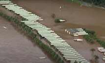 Наводнения в Австралия оставиха хиляди души без домове