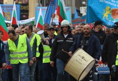 Полицаите у нас няма да спрат протестите си предаде Това