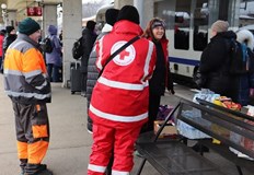 Само днес близо 100 украинци са дошли от Букурещ като