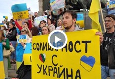 Десетки се събраха на мирно шествие в подкрепа на Украйна