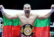 Българският боксьор Тервел Пулев се връща на професионалния ринг след