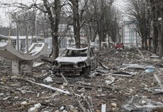 Русия бомбардира цивилни бягащи от Мариупол по време на примирие