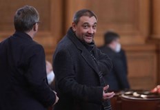 Парламентарната група на Има такъв народ настоява за незабавно отменяне