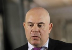 Главният прокурор каза че няма обяснение за упоритостта да се