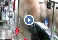 В същото време в района са минавали пешеходци и по