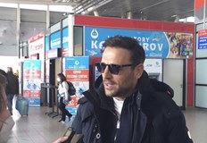 Гръцката супер звезда Никос Вертис кацна на летище София днес