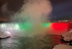 Ниагарският водопад отново грейва в цветовете на българското знаме за