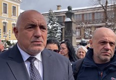 Ако Лидерът да се свети името му бе на власт