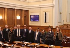 Разузнаването и контраразузнаването да обявят кои депутати и членове на