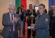 Тежката професия ви изправя пред рискове но ви носи и