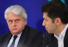 В 23 00 ч в Mинистерски съвет премиерът Кирил Петков и