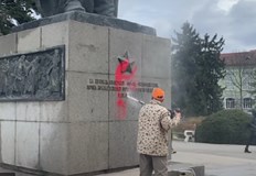 Двама мъже са заловени от полицията тази нощ при опити