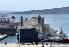 Още едно тяло на издирван сред останките на изгорелия кораб