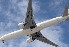 Пътнически самолет Боинг 737 на китайска авиокомпания се разби в Южен