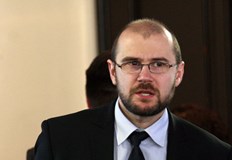 Това е манталитетен проблем в нашето общество който се прехвърля