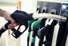 Франция въвежда субсидия от 15 евроцента на литър гориво в