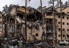 Шест дни седях на една табуретка в мазето денем и