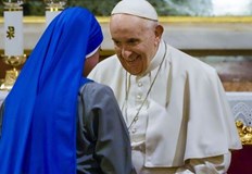 Досега повечето департаменти във Ватикана се ръководеха от мъже обикновено