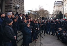 Цялото ръководство на ГЕРБ се събра на площада между Министерски