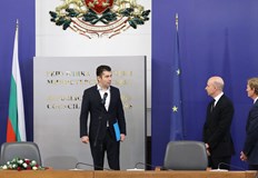 Премиерът Петков реши да се похвали с партньорство с британско американски