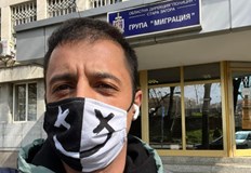 Как българските доброволци заместиха държавата разказва в Мрежата по програма