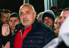 Бойко Борисов умира да се изживява като героична жертва Дори