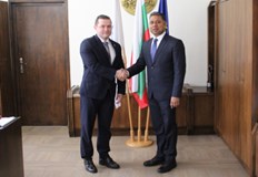 На работно посещение в Община Русе посланикът на Индия Санджай