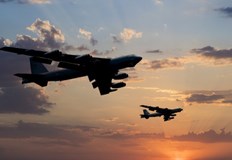 В 52 носи ракети с които може да поразява цели на