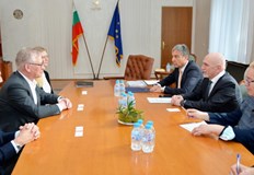 Дискутирани са и възможностите за развитие на връзката Истанбул