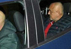 Има разлика между това дали е задържан или в негово