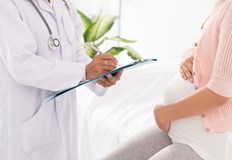Ваксинация срещу COVID 19 при бременните жени да се извършва след