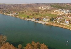 Съществуващата спортна база е амортизирана и неподходяща за провеждане на