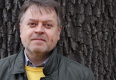 Той живее и работи в България но е роден в