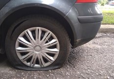 Автомобили с руски номера са осъмнали с разрязани гуми в БанскоЗа това алармира