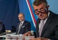 Разследването е свързано с финансиране на фермата му край ПрагаЧешките