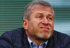 Те включват червени очи болезнено сълзене и другиРоман Абрамович е претърпял