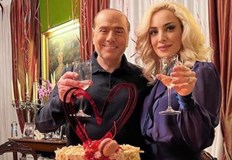 85 годишният Силвио Берлускони и 32 годишната му годеница Марта Фашина вдигат