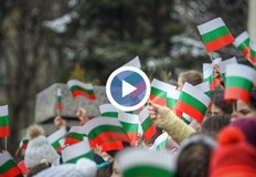 Според някои хора не трябва да празнуваме по време на